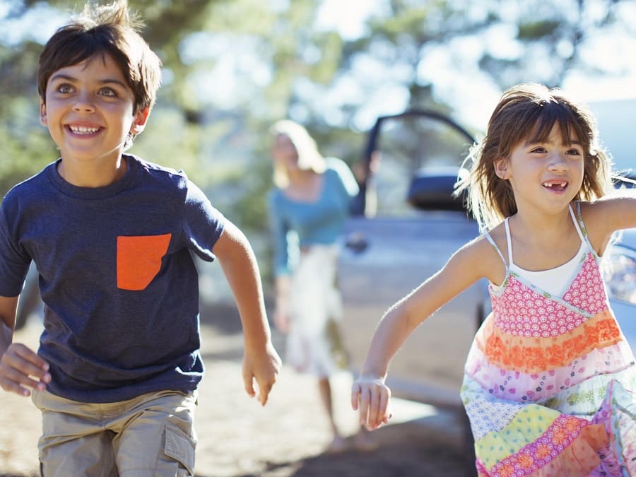 giúp con phát triển kỹ năng vận động